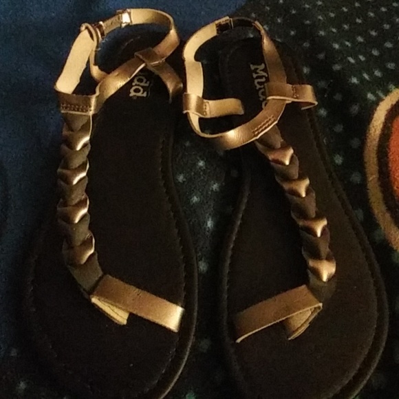 Sandals - Picture 1 of 2